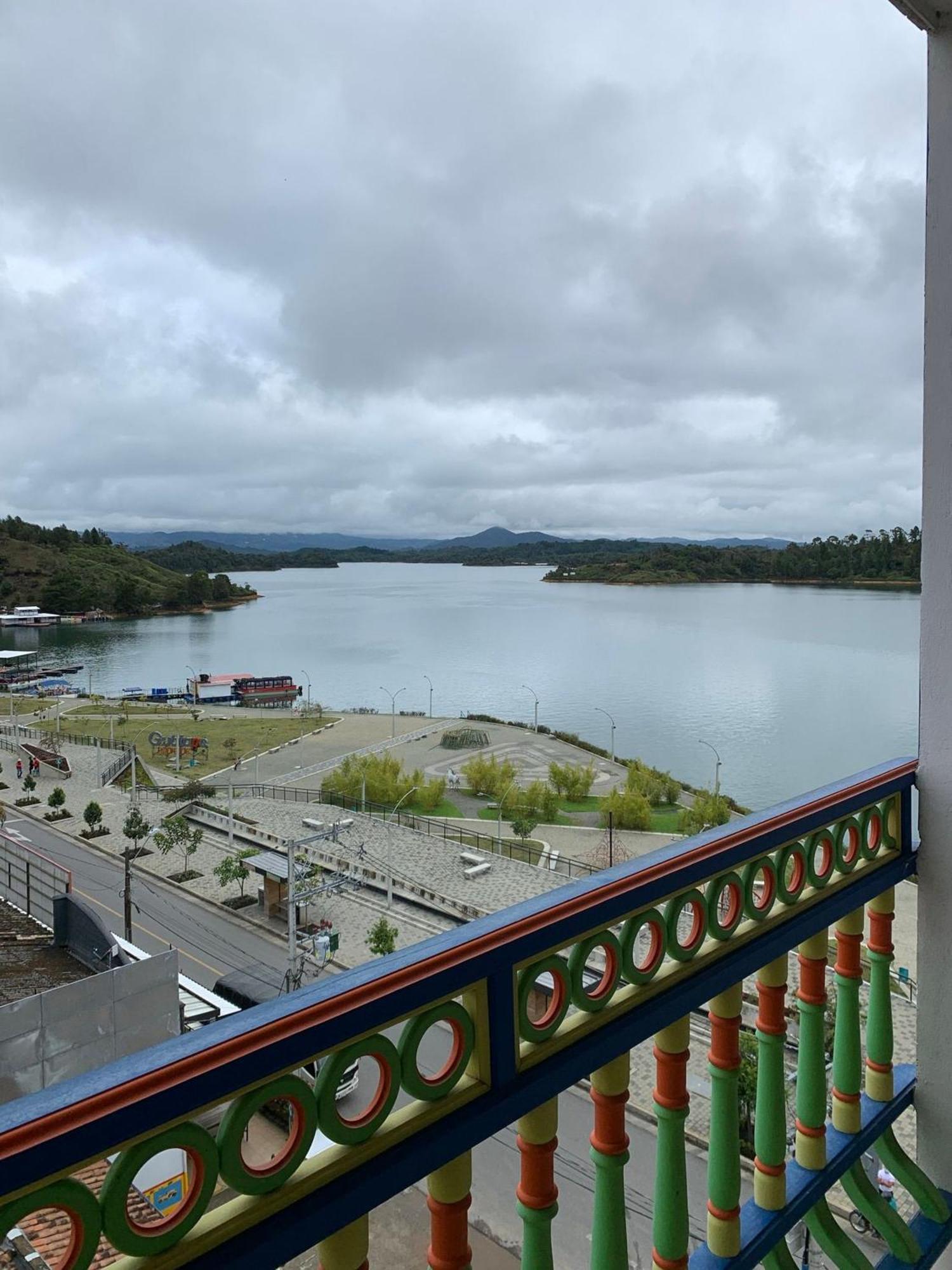 Apartamentos San Jose Vistal Al Lago, Cerca Del Parque. Guatape. Zewnętrze zdjęcie
